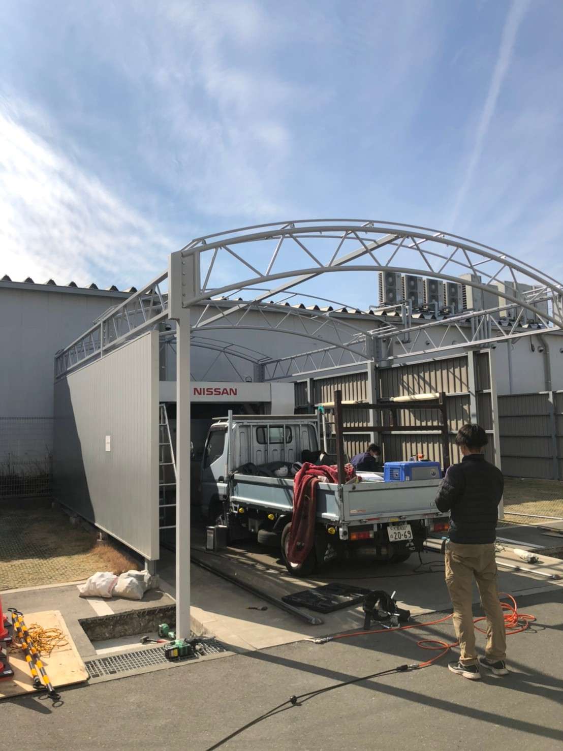枚方市洗車場屋根開閉式テントの施工をしました。【大阪・株式会社創基】